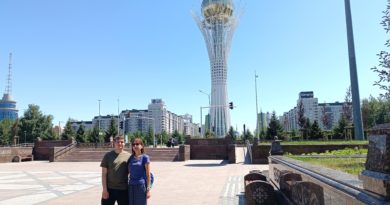 Bayterek Tower e la sua sfera dorata nel cuore di Astana