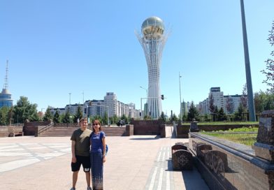 Bayterek Tower e la sua sfera dorata nel cuore di Astana